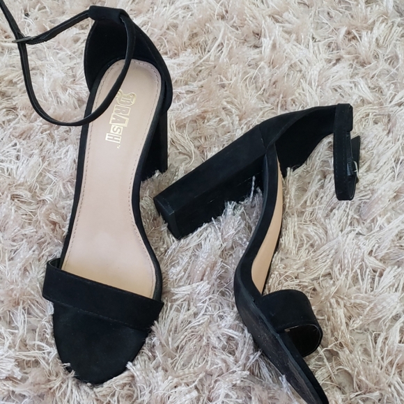 Black high heels - Picture 2 of 4